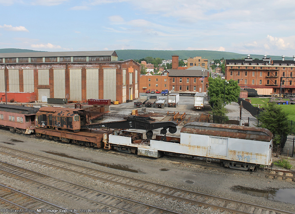 Conrail crane and tender